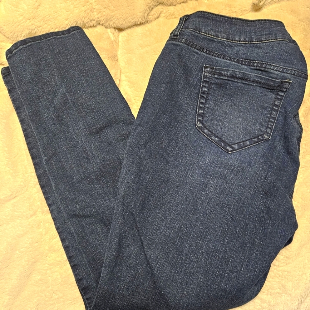 EUC Torrid skinny jeans